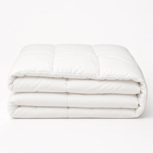 Couette blanche pliée, vue de face