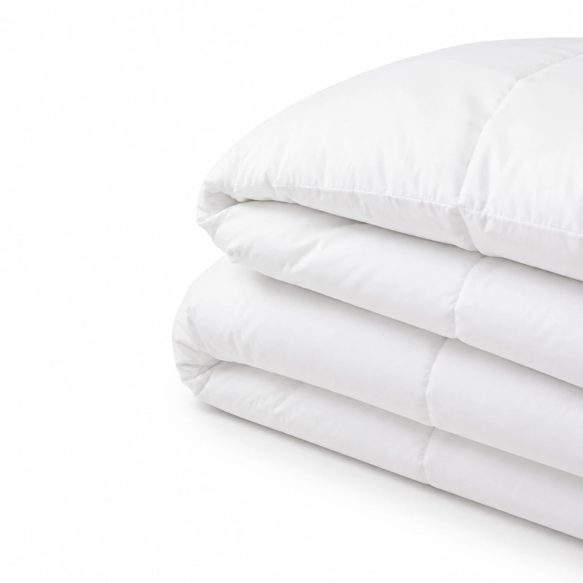 Zoom sur les coutures matelassées de la couette blanche