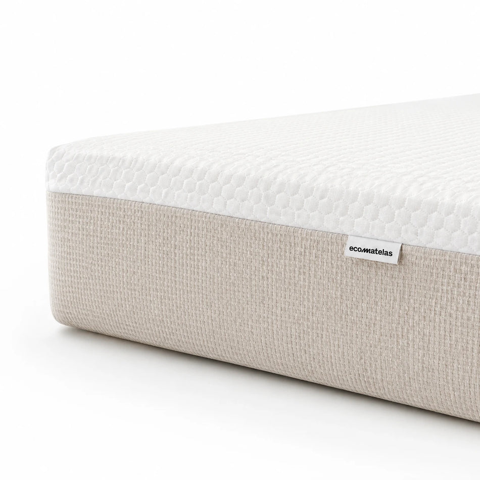Zoom sur la housse et le tissu beige du matelas Idéal 20 cm
