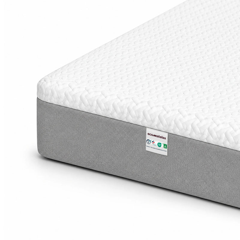 Zoom sur la housse blanche et le tissu gris du matelas Petit Nuage