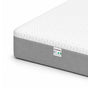 Zoom sur la housse blanche et le tissu gris du matelas Petit Nuage