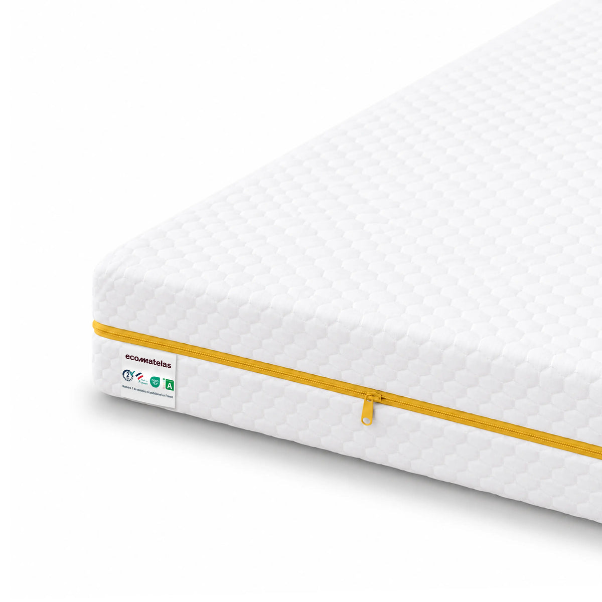 Zoom sur la housse zippée et le liseré jaune du matelas Universel