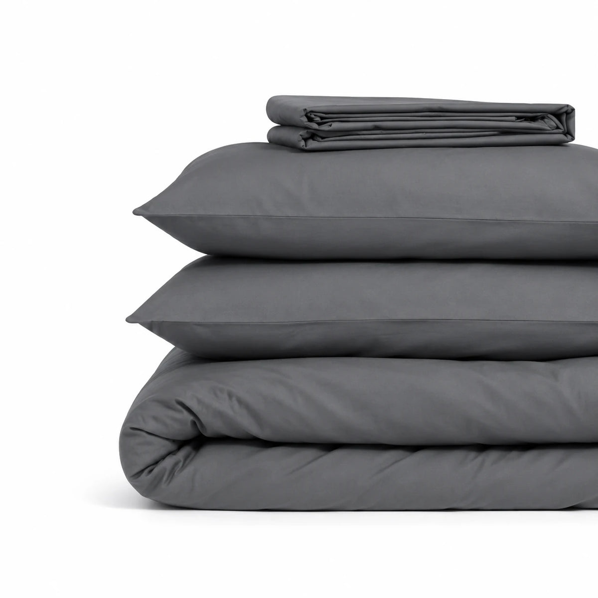 Parure de lit en coton gris bleu pliée, housse de couette, taies et drap housse