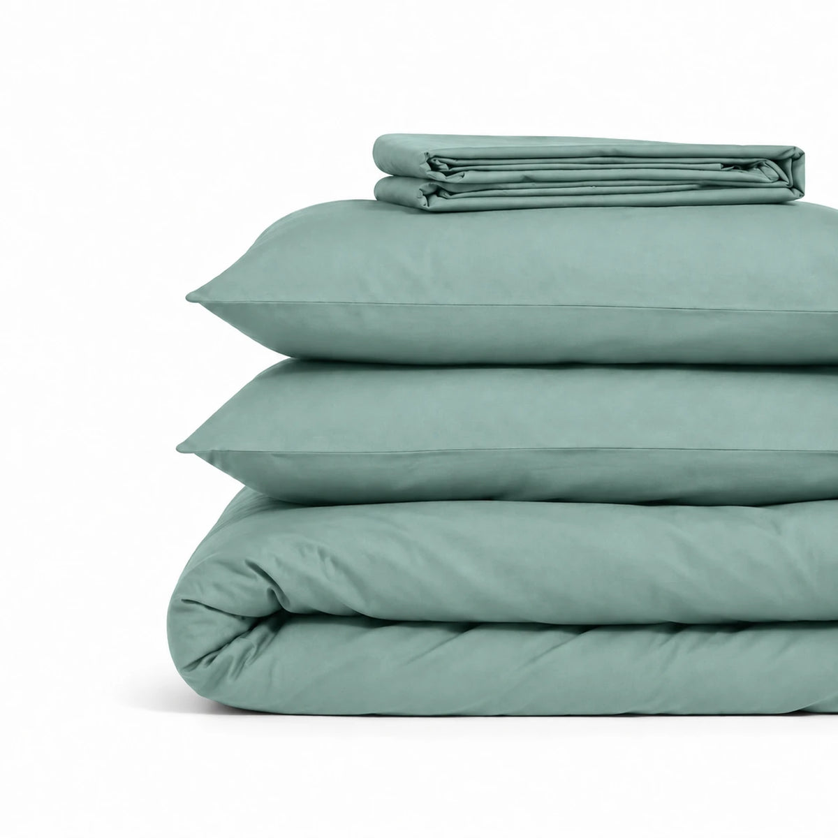 Parure de lit en coton vert d'eau pliée : housse de couette, taies et drap housse