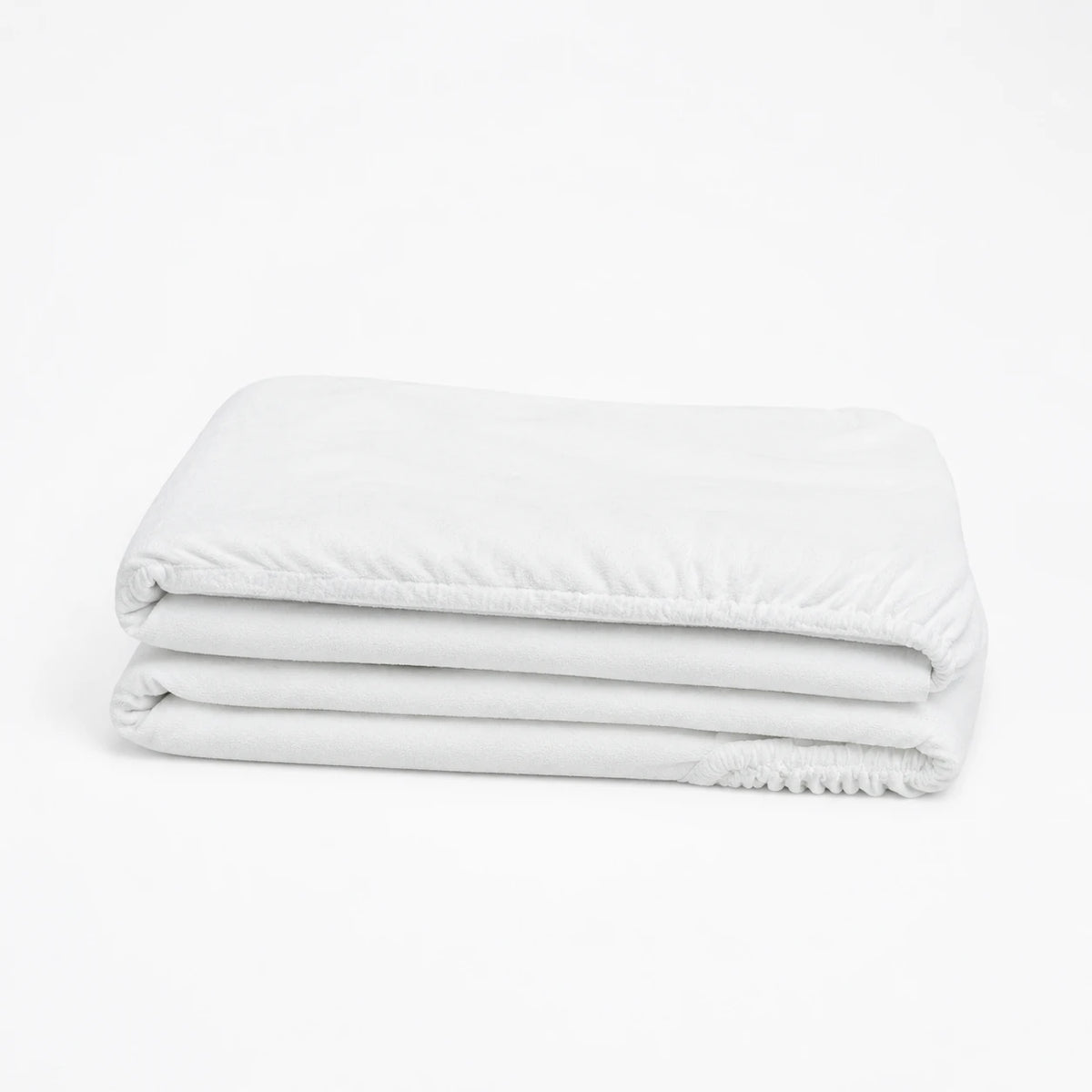 Protège-matelas blanc plié, vue de face