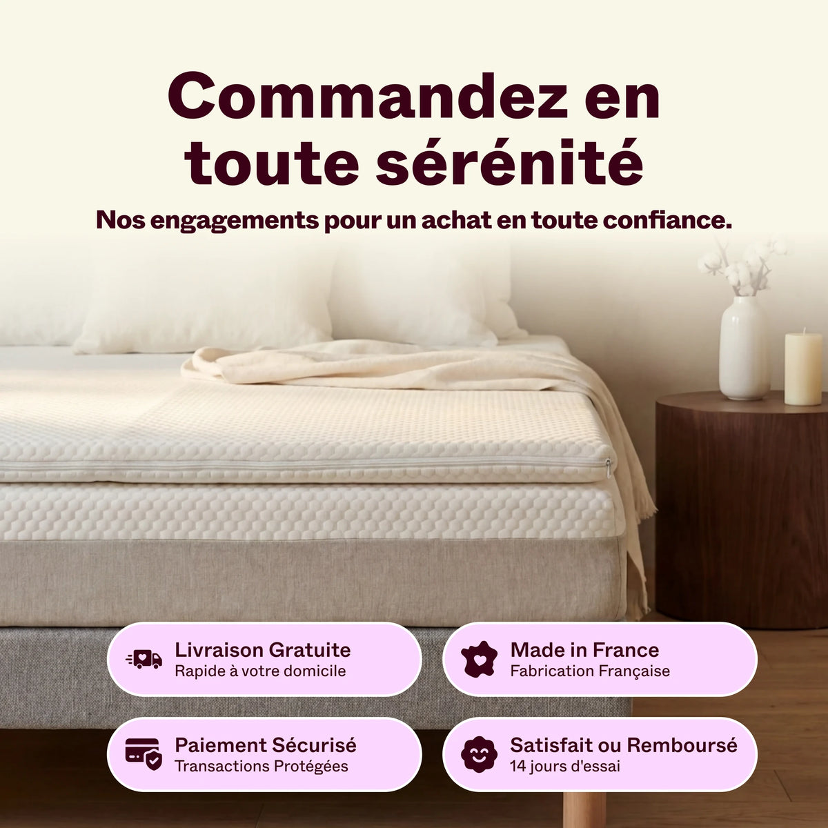 Surmatelas sur un lit dans une chambre chaleureuse avec plaid et bougies