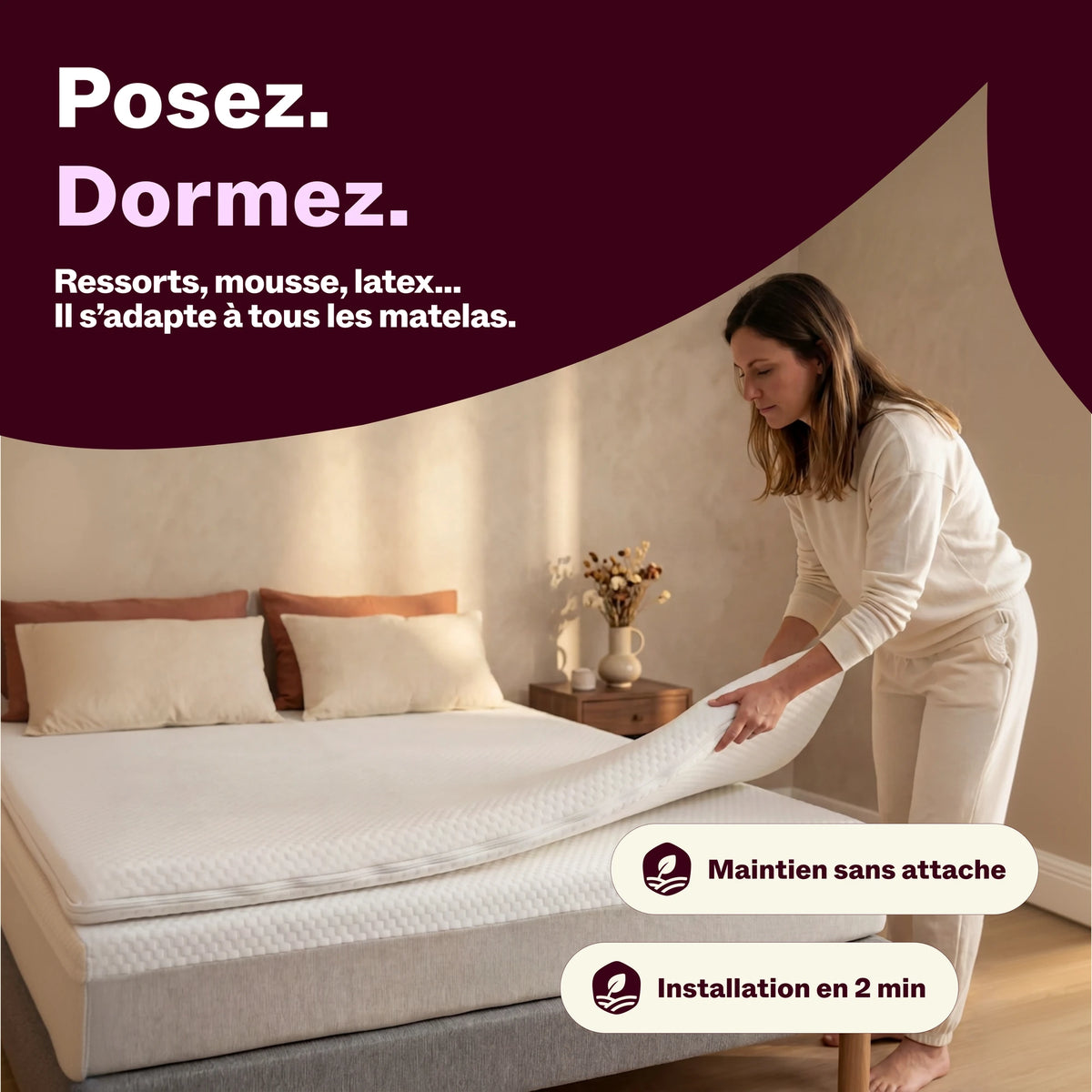 Femme posant un surmatelas sur un matelas, installation en 2 minutes