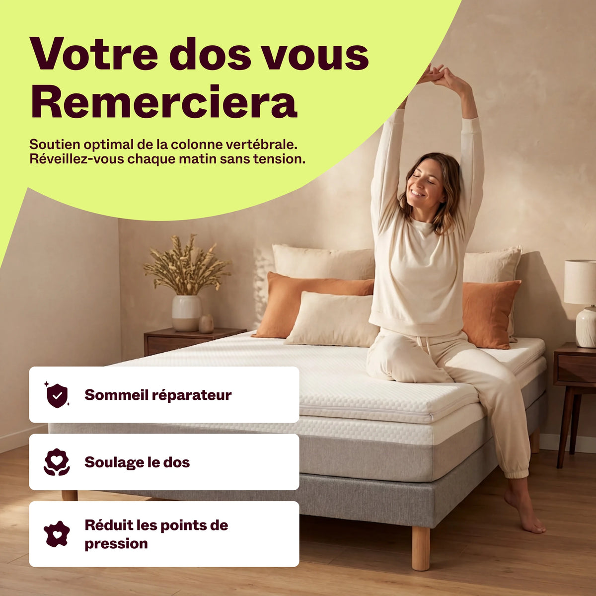 Femme s'étirant au réveil sur un lit équipé d'un surmatelas qui soulage le dos